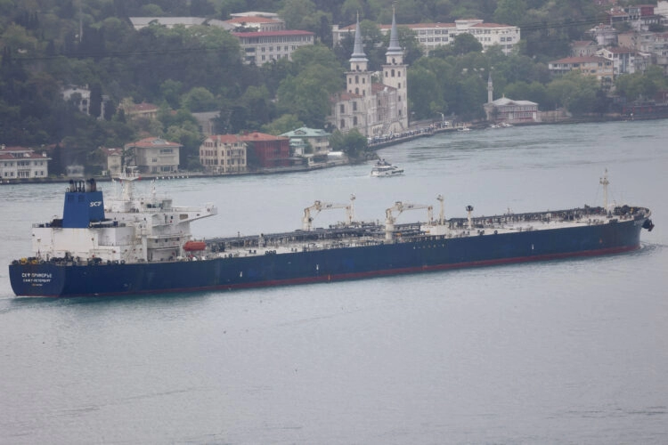 Velika Britanija uvela prve sankcije Putinovim brodovima iz “flote u sjeni”